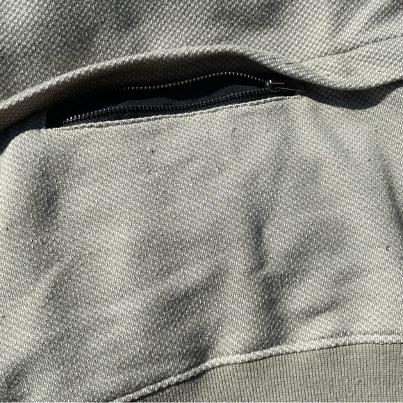 Hoodie with front zipper pocket - Picture 5 of 6